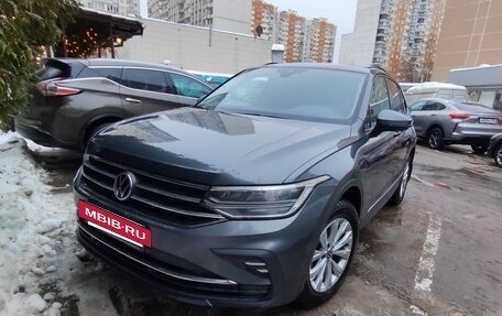 Volkswagen Tiguan II, 2021 год, 2 600 000 рублей, 10 фотография