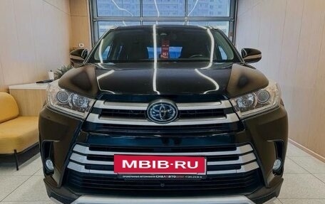 Toyota Highlander III, 2019 год, 3 890 000 рублей, 2 фотография