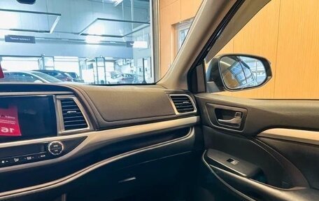 Toyota Highlander III, 2019 год, 3 890 000 рублей, 19 фотография