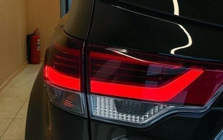 Toyota Highlander III, 2019 год, 3 890 000 рублей, 22 фотография