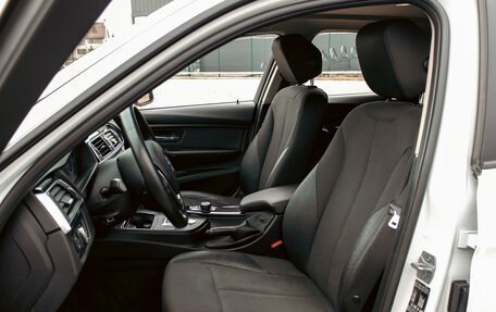 BMW 3 серия, 2018 год, 1 995 000 рублей, 11 фотография