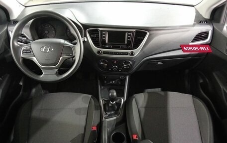 Hyundai Solaris II рестайлинг, 2017 год, 1 035 000 рублей, 11 фотография