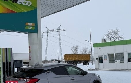 Toyota C-HR I рестайлинг, 2019 год, 1 800 000 рублей, 5 фотография