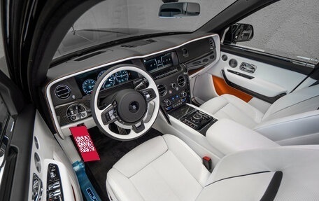 Rolls-Royce Cullinan, 2024 год, 46 000 000 рублей, 2 фотография