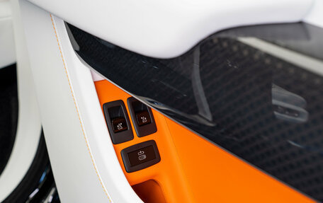 Rolls-Royce Cullinan, 2024 год, 46 000 000 рублей, 17 фотография