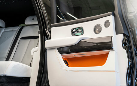 Rolls-Royce Cullinan, 2024 год, 46 000 000 рублей, 18 фотография