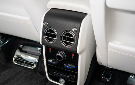 Rolls-Royce Cullinan, 2024 год, 46 000 000 рублей, 22 фотография