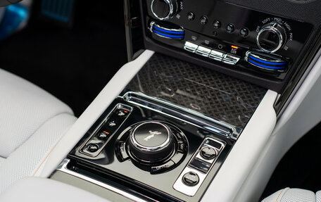 Rolls-Royce Cullinan, 2024 год, 46 000 000 рублей, 24 фотография