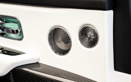 Rolls-Royce Cullinan, 2024 год, 46 000 000 рублей, 19 фотография