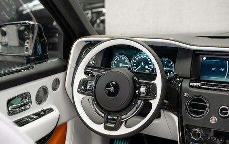 Rolls-Royce Cullinan, 2024 год, 46 000 000 рублей, 23 фотография