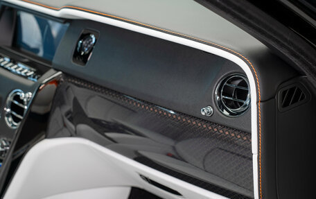 Rolls-Royce Cullinan, 2024 год, 46 000 000 рублей, 28 фотография