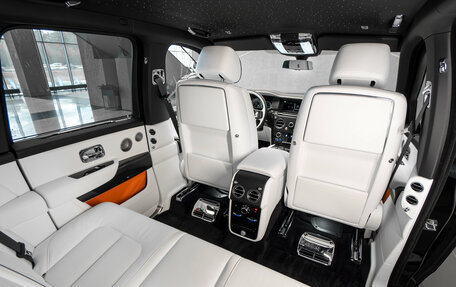 Rolls-Royce Cullinan, 2024 год, 46 000 000 рублей, 33 фотография