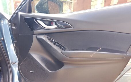 Mazda Axela, 2015 год, 1 300 000 рублей, 22 фотография