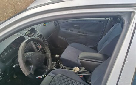 Mitsubishi Carisma I, 2003 год, 145 000 рублей, 4 фотография