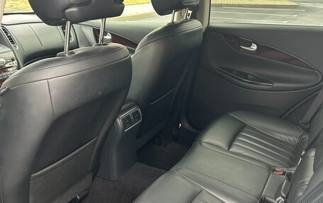 Infiniti QX50 I рестайлинг, 2016 год, 2 400 000 рублей, 19 фотография