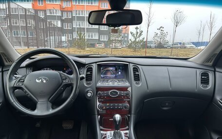 Infiniti QX50 I рестайлинг, 2016 год, 2 400 000 рублей, 18 фотография