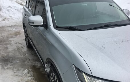 Mitsubishi Outlander III рестайлинг 3, 2020 год, 2 100 000 рублей, 7 фотография