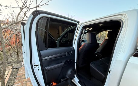 Toyota Hilux VIII, 2023 год, 6 750 000 рублей, 12 фотография