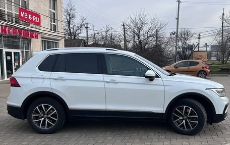 Volkswagen Tiguan II, 2021 год, 3 100 000 рублей, 1 фотография