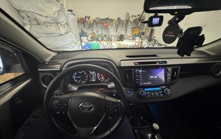 Toyota RAV4, 2018 год, 2 850 000 рублей, 6 фотография