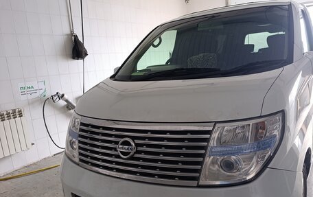 Nissan Elgrand III, 2005 год, 560 000 рублей, 2 фотография