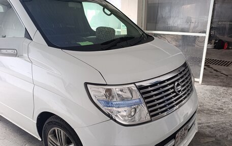 Nissan Elgrand III, 2005 год, 560 000 рублей, 3 фотография