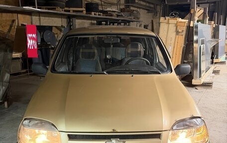 Chevrolet Niva I рестайлинг, 2004 год, 280 000 рублей, 1 фотография