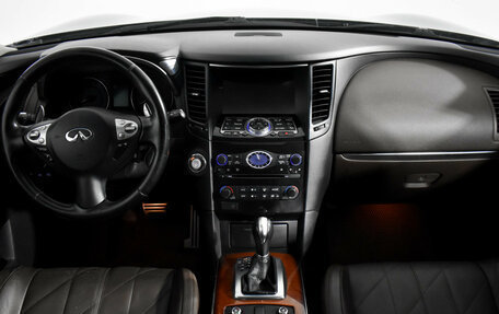 Infiniti QX70, 2014 год, 1 870 000 рублей, 14 фотография