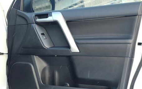 Toyota Land Cruiser Prado 150 рестайлинг 2, 2018 год, 5 500 000 рублей, 15 фотография