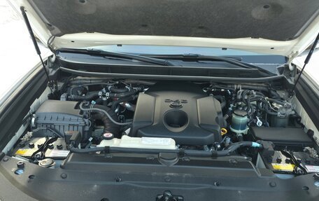 Toyota Land Cruiser Prado 150 рестайлинг 2, 2018 год, 5 500 000 рублей, 32 фотография