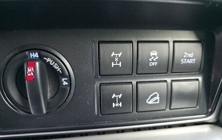 Toyota Land Cruiser Prado 150 рестайлинг 2, 2018 год, 5 500 000 рублей, 24 фотография