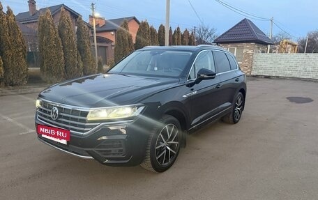 Volkswagen Touareg III, 2019 год, 4 400 000 рублей, 2 фотография