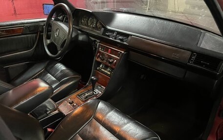 Mercedes-Benz E-Класс, 1994 год, 950 000 рублей, 8 фотография