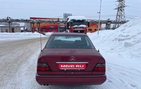 Mercedes-Benz E-Класс, 1994 год, 950 000 рублей, 2 фотография