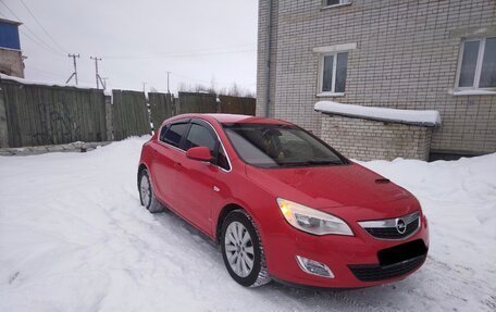 Opel Astra J, 2011 год, 780 000 рублей, 2 фотография