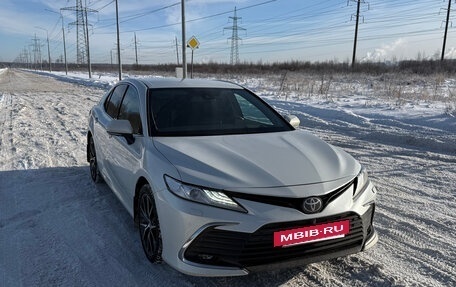 Toyota Camry, 2021 год, 3 950 000 рублей, 2 фотография