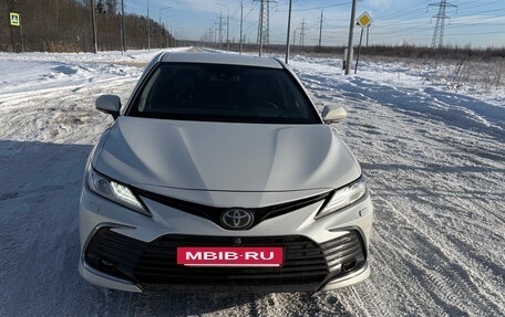 Toyota Camry, 2021 год, 3 950 000 рублей, 3 фотография