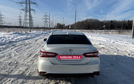 Toyota Camry, 2021 год, 3 950 000 рублей, 7 фотография