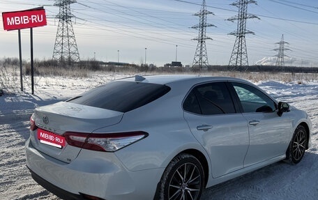 Toyota Camry, 2021 год, 3 950 000 рублей, 8 фотография