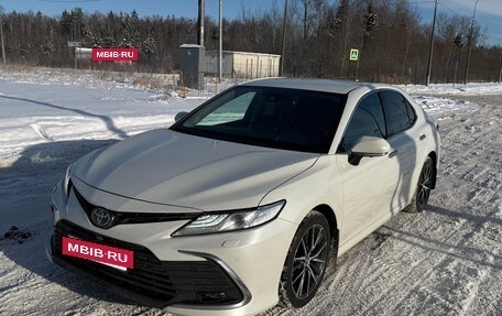 Toyota Camry, 2021 год, 3 950 000 рублей, 4 фотография