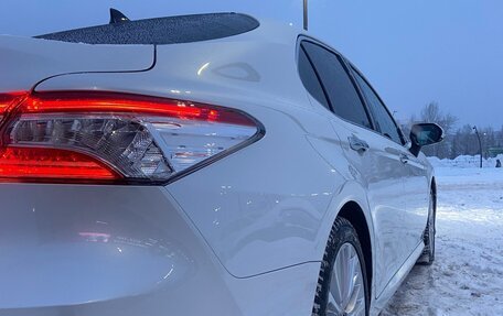 Toyota Camry, 2018 год, 2 850 000 рублей, 9 фотография