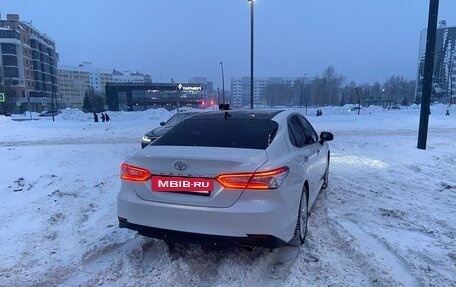 Toyota Camry, 2018 год, 2 850 000 рублей, 8 фотография