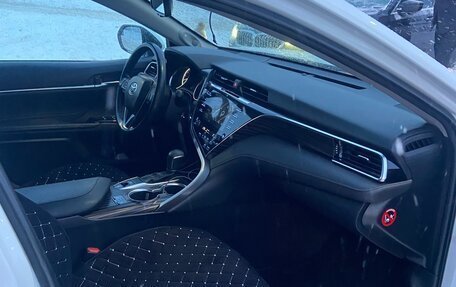 Toyota Camry, 2018 год, 2 850 000 рублей, 16 фотография