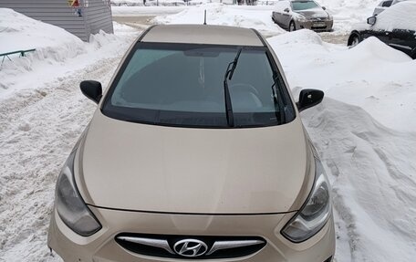 Hyundai Solaris II рестайлинг, 2012 год, 750 000 рублей, 1 фотография