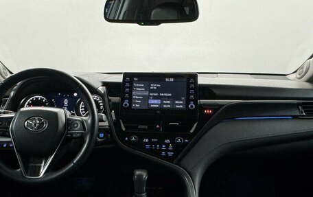 Toyota Camry, 2022 год, 3 750 000 рублей, 5 фотография