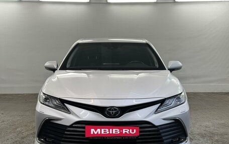 Toyota Camry, 2022 год, 3 750 000 рублей, 2 фотография