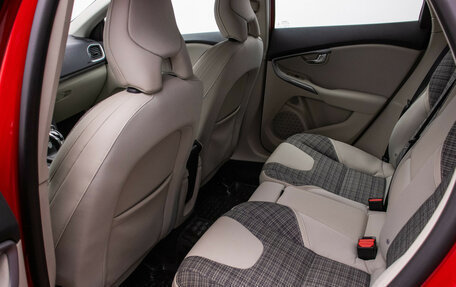 Volvo V40 Cross Country I, 2018 год, 2 120 000 рублей, 11 фотография