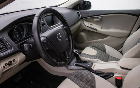 Volvo V40 Cross Country I, 2018 год, 2 120 000 рублей, 10 фотография