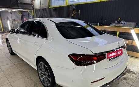 Mercedes-Benz E-Класс, 2021 год, 3 700 000 рублей, 9 фотография