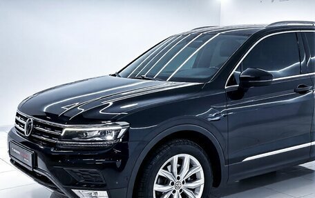 Volkswagen Tiguan II, 2017 год, 2 950 000 рублей, 3 фотография